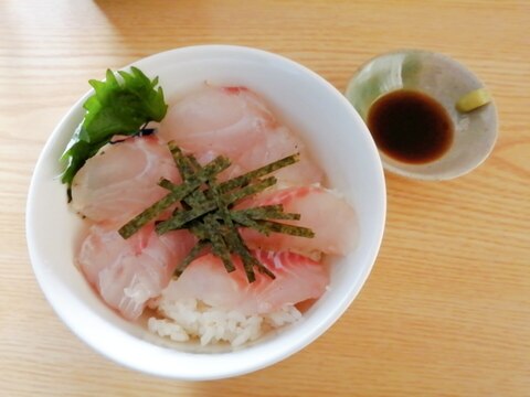 すずきとめじなの海鮮丼